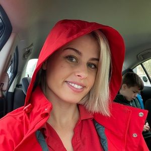 Meet your Posher, Caitlin